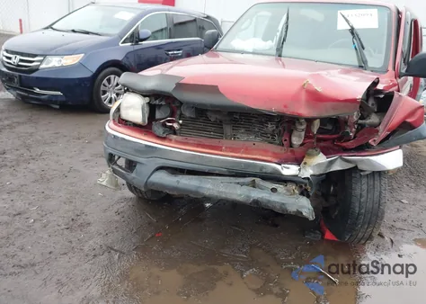 2001 Toyota Tacoma Base V6 из США, поврежденный, VIN 5TEWN72N81Z825704